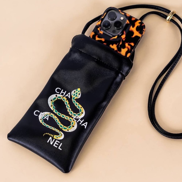 CROSSBODY POUCH- Eden Snake (Black) - Picture 3 of 4